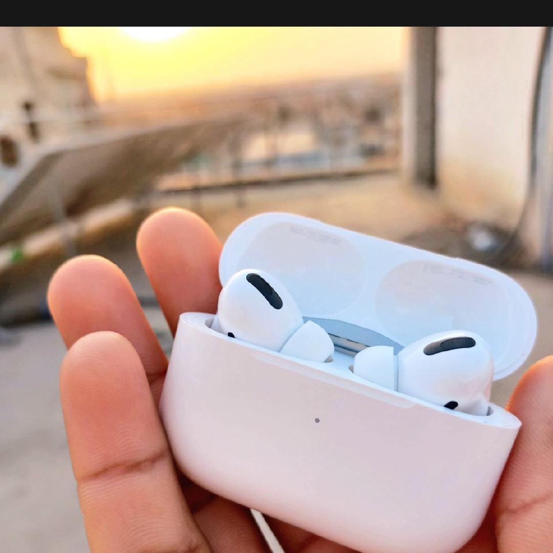 Wireless Noise-Cancelling Airpods Pro 2
